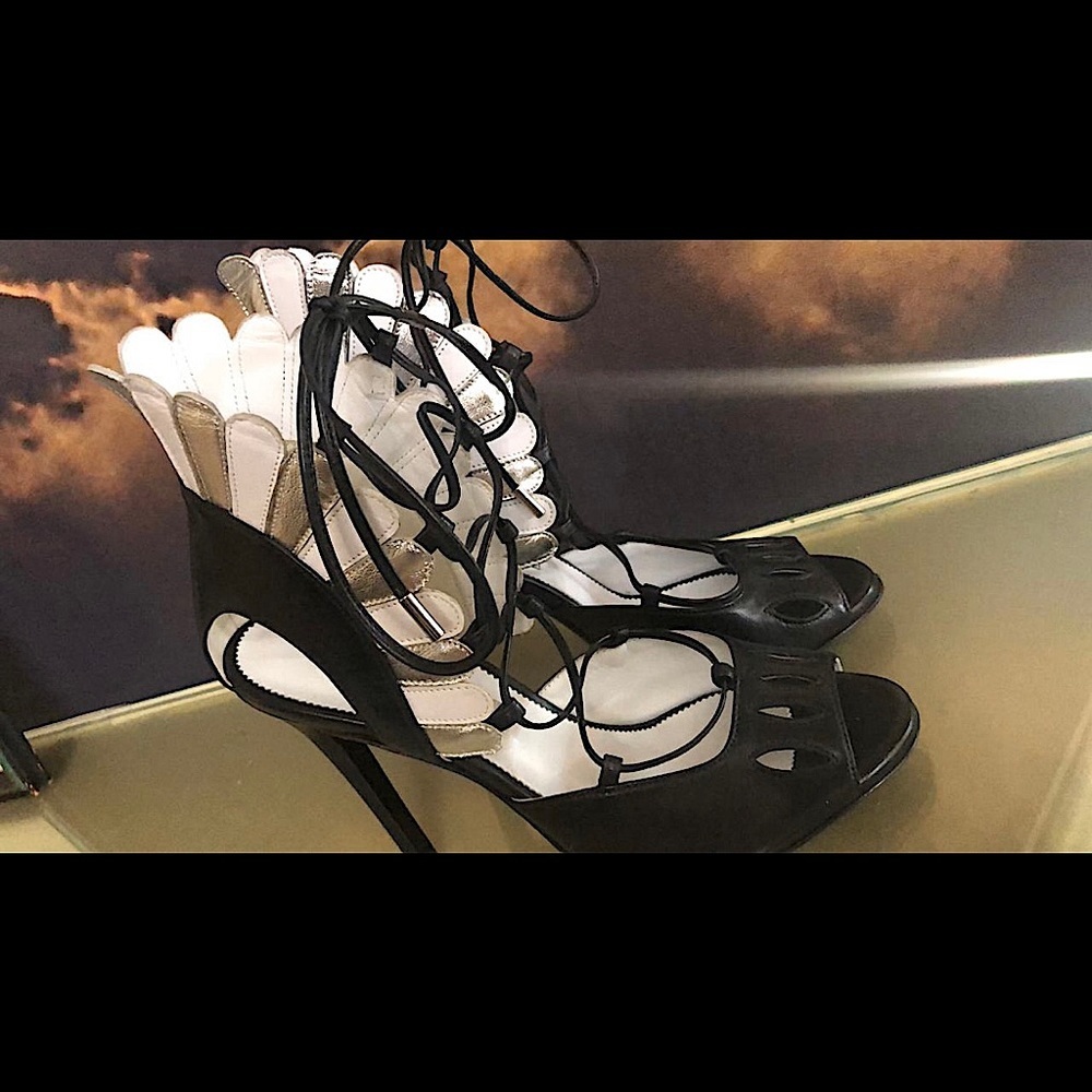 Marino Fabiani made in Italy black leather heels size EU 37 NWT flower design